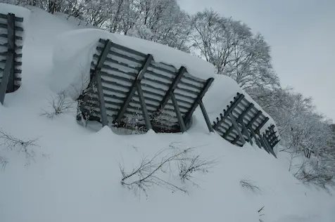 雪崩予防柵